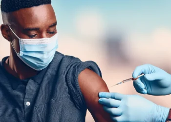 Vacina contra a influenza ajuda a prevenir diversas doenças crônicas