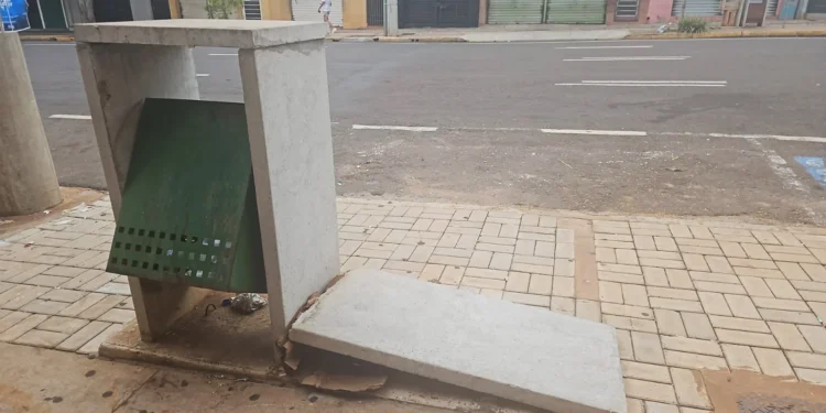 Por que vandalizam as lixeiras em Campo Grande?