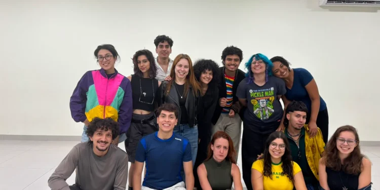 Atores de teatro independente driblam falta de incentivo fiscal colocam o talento acima de tudo